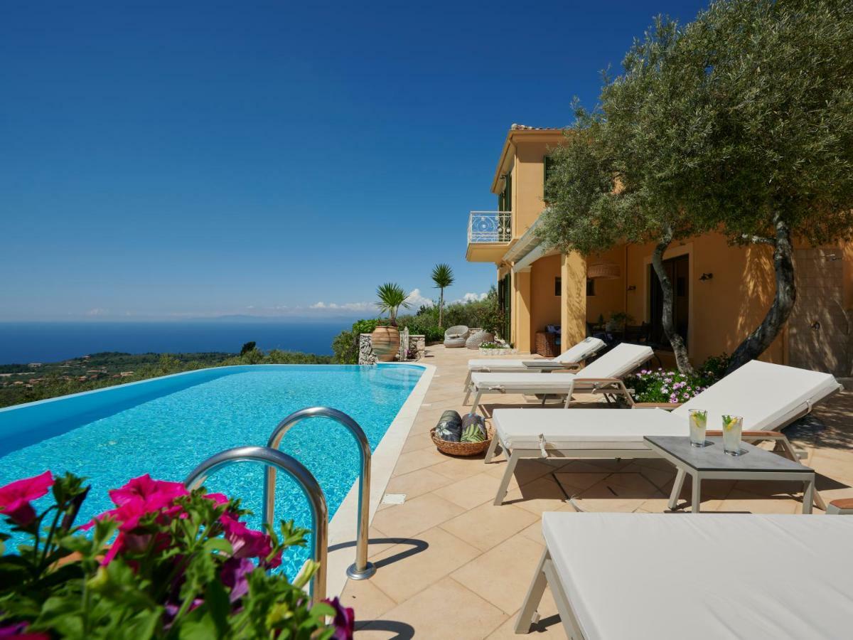 Artblue Villa Tsoukaládhes